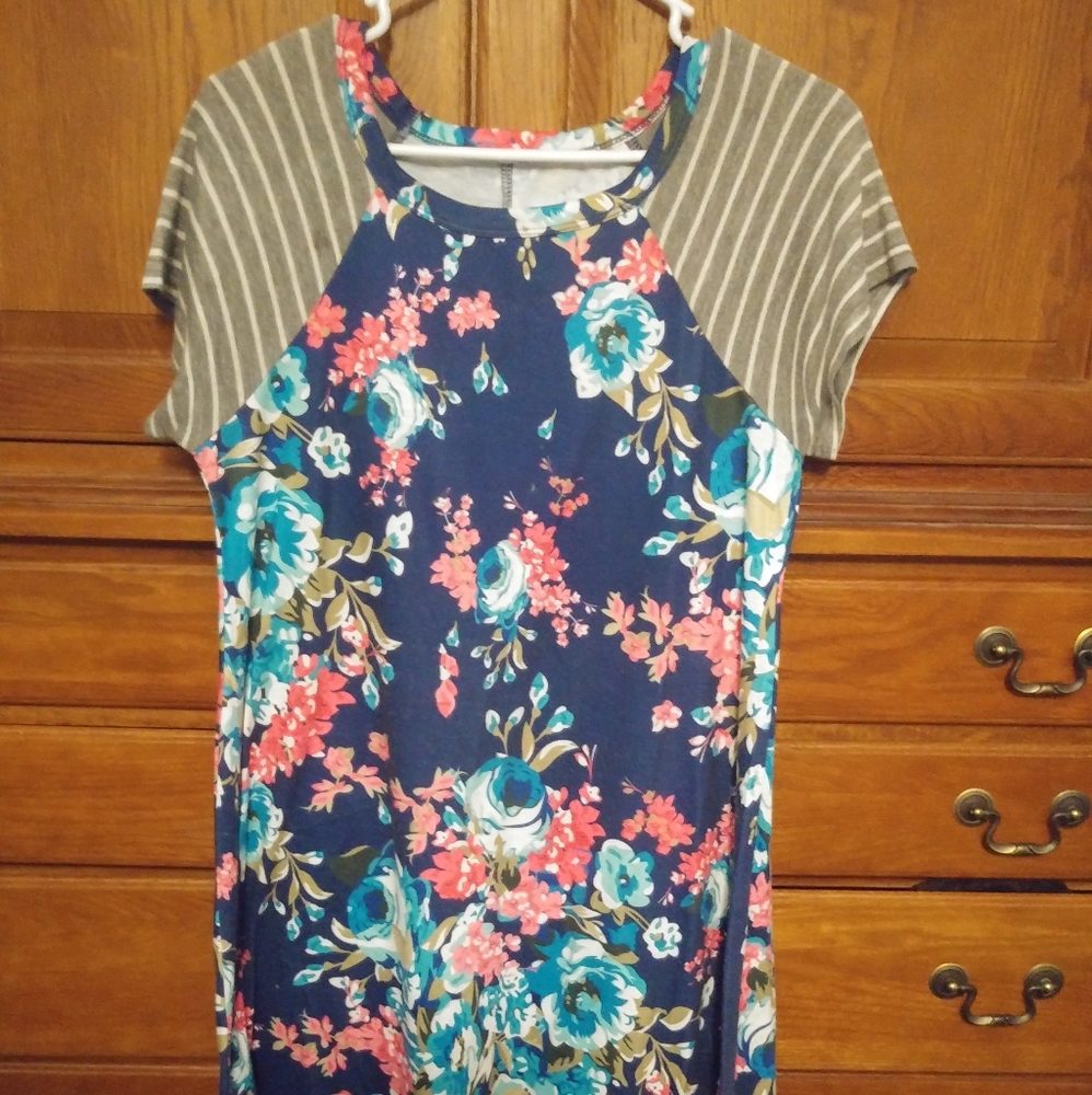 Floral t-shirt dress - Picture 2 of 3